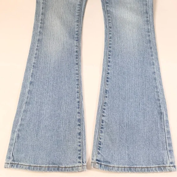 Y2k Levi’s flare denim light wash jeans